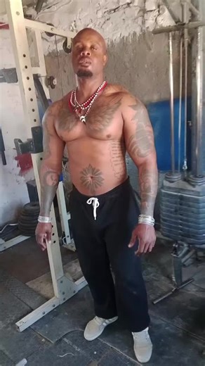 Ghetto Style Back Room Gym: Get Fit on a Budget