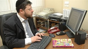 Chaim Walder's books removed from Osher Ad, Eichler's for rape charges | The Jerusalem Post