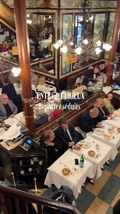 Entrez curieux chez Lipp. Repartez séduits ! #lipp #saintgermaindespres #brasserieparisienne #paris6 #cuisinetraditionnelle #lesbrasseriescestparis | Brasserie LIPP