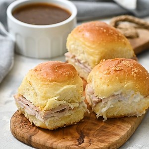 Recipe here: https://therecipecritic.com/french-dip-sliders/ French dip sliders are filled with tender roast beef and melty provolone in bite-size form! It’s a delicious pull-apart treat for a large crowd! | Tried and True Recipes