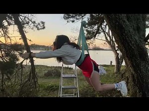 Hanging Wedgie girl | Cuecão pendurado|