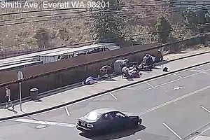 An Everett street scene — live, via ‘Tweakers’ video cam | HeraldNet.com