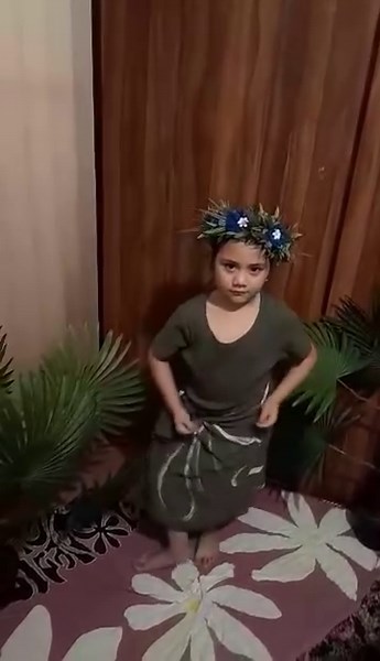 This lil cutie learning the dance for the first time. Keep at it baby girl 🇼🇸🇹🇰 #Falelauvao #Fakaofo | Pau Ah le Life