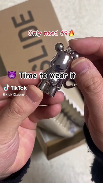 #sneakers #yeezy #slides #yeezyslides #snkrs #unboxing #sneakerhead #fyp #viral #kick12