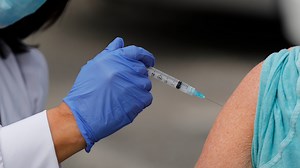 Lee Health now offering COVID-19 vaccines to general public