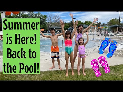 Summertime at the Pool Vlog 2022 // How We Spend Our Summer Days // Swimming Pool Fun 🏊🏻‍♀️🕶