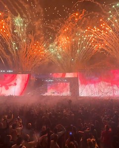 Así cerró su gira de verano Alesso en #creamfields ¡De la mejor manera, con toda la energía! ° Escucha mas tracks en #beat1009fm #radio #musicaelectronica #alesso #beatdigital | Beat 100.9 FM