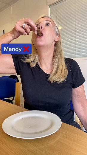 Flake Challenge: Can You Eat Without Crumbing?