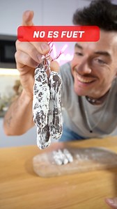 82K views · 1K reactions | CHOCO- FUET  Si te gusta la receta, déjame un like❤️, comparte con quien te la comerías y si vas a hacerla, guárdatela para otro momento INGREDIENTES ▪Cocolate negro o sin azúcar ▪Almendras o tu fruto seco favorito ▪Eritritol glass o azúcar glass 北ELABORACIÓN Paso a paso en el vídeo  #Trampantojo #Chocolate #Fuet #Espetec #Postres #Postre #Nosugar #siazúcar | Alberto Ugarte | Facebook