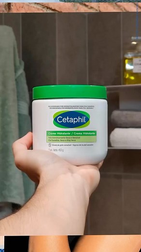Cetaphil creme garante a hidratação da sua pele por 48h, estimulando as 15 ceramidas que a pele precisa e o hidratante mais recomendada pelos dermatologistas 👩‍⚕️ E para esse cuidado essencial com a sua pele aqui na Alexfarma tem promo exclusiva pra você: ▫️ Cetaphil Creme de 453g - de R$ 100,07 POR APENAS R$ 69,90 *oferta válida somente até o dia 31/01 ou enquanto durarem os estoques. #cetaphil #cuidadoscomapele #hidratação #produtosdebeleza #skincare | Alexfarma
