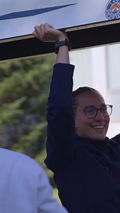 Journée internationale du sport féminin. En aviron, femmes et hommes sont logés à la même enseigne : - même distance, - mêmes bateaux, - même dépassement de soi. À Boulogne 92, cette exigence est partagée chaque jour. Femmes et hommes s’entrainent ensemble, dans les mêmes bateaux, au cours des mêmes entrainements et font les mêmes compétitions. Aujourd’hui nous célébrons nos sportives, et tous les jours elles sont parties prenantes de la vie et des résultats du club. Aux jeunes filles : osez pou