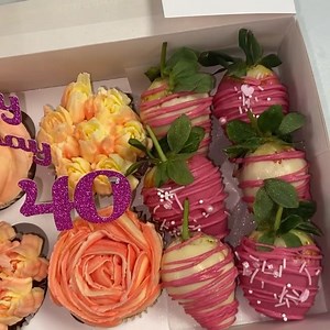 🌺Shells Gift Boxes For any occasion 💗 Cupcake with buttercream flowers 🌸 and chocolate dipped strawberries 🍓 | Shells Scoops & Shakes. Dessert Café takeaway