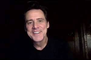 Jim Carrey Recalls Visiting Rodney Dangerfield on His Deathbed and Delivers a Message of Hope … From His Ass | Howard Stern