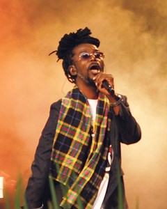 Kenny B staat momenteel op vele festivals met zijn aanstekelijke, dansbare muziek. Op 18 oktober komt de sympathieke zanger onze kleine zaal verwarmen 🔥❤🔥 Verwacht liedjes van de nieuwe plaat en uiteraard ook oude highlights als ‘Parijs’. 👉Tickets nu verkrijgbaar via http://bit.ly/KennyBvictorie | Podium Victorie