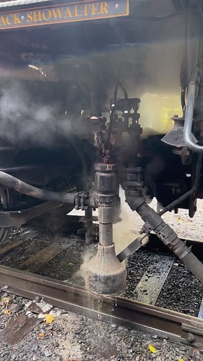 You have to appreciate the engineering of trains 🚂 #trains #reels #reelsinstagram #railroad #amazing | Big Trains