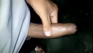 Riya bhabi ko nahaty huey dekh kar muth mari,aur porra maza Kiya,aur Riya bhabi nay mujy dekh liya aur main dar giya aur