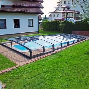 [Hot Item] Burglarproof Laminate Glass Pool Enclosure Cover Outdoor Use Pool Cover