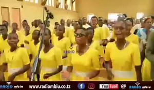 13 reactions | #Muleba Nshamba Paroko wa Parokia ya Bukoba, Padre Adeodatus Rwehumbiza aliposhika kikapu Kwa waamini wa Parokia ya Nshamba Jimbo Katoliki la Bukoba, kuchangia utume wa Radio Maria Tanzania Katika kampeni ya Kapu la Mama 2021, inayoandaliwa na kuratibishwa na Radio Maria Tanzania | Bukobawadau | Facebook