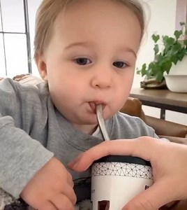 8.5K views · 98 reactions | When the Chocolate + Blueberry hits ☺️  @_kikinoel #dailyharvest | Daily Harvest | Facebook