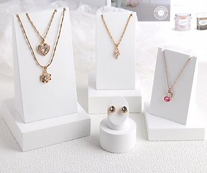 [Hot Item] Hot Sale Resin Jewelry Necklace Display Stand