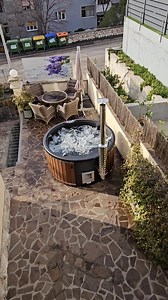 🍂 De dagen worden korter, de avonden kouder… wat is er fijner dan buiten neer te zakken in warm, dampend water? 🪵 Duurzaam gemaakt van thermowood 🛠️ Keuze uit meerdere modellen 🔥 Binnen 2 à 3 uur op temperatuur ✨ Opties zoals massagejets of bubbelsysteem 💧 Filtersysteem voor schoon water 🚚 Binnen 4 tot 6 weken geleverd 🇳🇱 Showroom in Putten 📩 Vraag vrijblijvend een offerte aan en ontdek welk model jouw najaarsavonden compleet maakt. 👉 finnwald.nl/product-category/hottubs | FinnWald