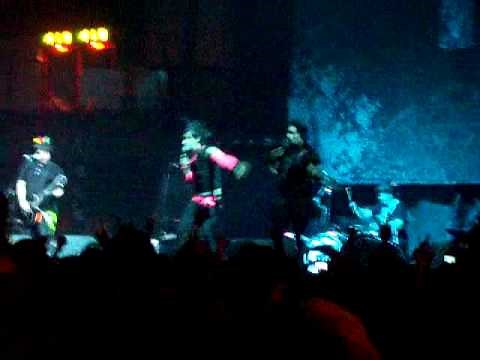 mindless self indulgence - bitches - lyn z goes in crowd