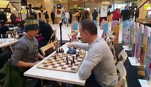 Instantchess player against young champion. | Instant Chess
