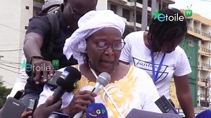 La marche blanche des femmes du front national pour la défense de la constitution(FNDC) contre une présidence à vie pour le président alpha condé. ACT 3 | Top news Guinée