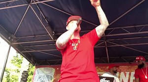 66K views · 2.1K reactions | Rapper Paul Wall brings it down! Rockets fans got a huge treat with Paul and Slim Thug | KHOU 11 News | Facebook