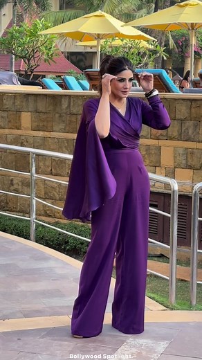 #RaveenaTandon look, You are looking like a heavenly angel #bollywoodstyelLifepost #viralpostvideosreels #fbreelsfacebookpageviral #bolkywoodnewsupdateviral | Bollywood Spotlight | Facebook