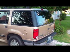 1993 Ford Explorer walk around
