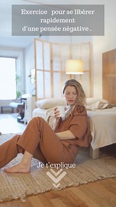 Pour te libérer rapidement d’une pensée négative, voici un exercice express qui peut t’aider à te recentrer et à alléger ton esprit. Reconnaître la pensée : D'abord, prends une seconde pour identifier la pensée négative. Qu'est-ce qui te tracasse exactement ? Respiration profonde : Inspire profondément par le nez pendant 4 secondes, retiens ton souffle 4 secondes, puis expire lentement par la bouche pendant 6 secondes. Cela calme ton système nerveux. Remplacer la pensée : Maintenant, pense à une