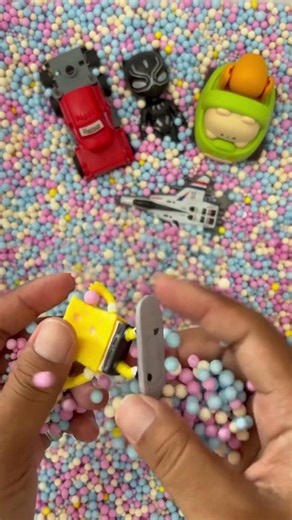 #toyhunt SpongeBob is bringing endless energy and a huge smile to the foam bead adventure!