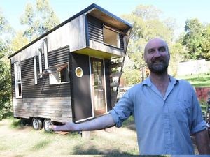 [Hot Item] Prefab Steel Frame High Quality Tiny Modular House Caravan Trailer