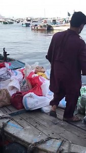 63K views · 3.2K reactions | جے ڈی سی کی جانب سے منوڑا کے علاقے میں راشن کی تقسیم۔۔ مخیر حضرات اس مہم میں ہمارا ساتھ دیں 02136341059 | JDC Foundation Pakistan | Facebook