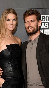 57K views · 18 comments | Toni Garrn und Alex Pettyfer sind seit 2020 verheiratet. Doch jetzt ist alles aus und vorbei zwischen den beiden. Das Model gab im Netz die Scheidung bekannt: "Alex und ich haben die schwierige Entscheidung getroffen, uns scheiden zu lassen." Um ihre Tochter wollen sie sich gemeinsam kümmern #liebe #deutschestars @alexpettyfer @tonigarrn || Den kompletten Artikel gibt es auf promiflash.de || Bildquelle: Action Press | Promiflash | Facebook