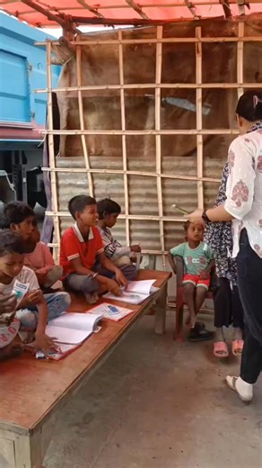 Bachche sadakon par nahin, skoolon mein hone chaahien.🙏🙏 #शिक्षा_ही_जीवन_है #छोटी_सी_आशा_की_पाठशाला #शिक्षा #chotisiasha #socialworker #SocialWorkerLife #humanity #trendingreels #poorchildren #fb #virals #chotisiasha #trendingreels #vlog. | Choti.si_asha