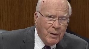 Dem senator mocks Scott Pruitt over expenses