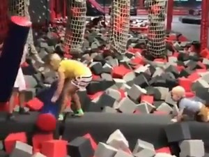 63K views · 856 reactions | Doei broertje! 壘 | Jezus wat slecht | Facebook