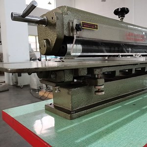 [Hot Item] Factory Leather Splitting Machine for Shoes and Bags Upper Leather Strip Cutting Machine