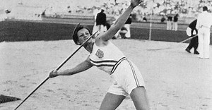 Mildred Didrikson Wins Gold in Los Angeles 1932