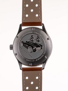 😮 Frederique Constant Vintage Rally Healey 😮 Se uret her👉ditur.dk/frederique-constant-vintage-rally-healey-automatic-fc-303hgrs5b6 Uret er limiteret til 2888 stk. på verdensplan, og kommer med den helt specielle "Healey æske", hvor der medfølger en grøn vintage racerbil🏎️ | Ditur