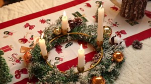 Thyle 40 Pcs Metal Christmas Advent Wreath Rings Bulk Gold Advent Wreath Candle Holder Xmas DIY Taper Candle Rings Table Candelabra Holder for Church Supply Home Table Centerpiece Festival Decoration