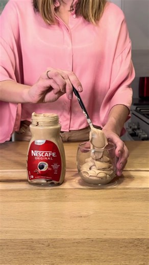 Verlang je naar een romige Crema al Caffè? Leer hoe je deze heerlijke traktatie met Nescafé thuis maakt! 👇 #Nescafé | NESCAFÉ
