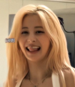 She’s So Hot but Silly Every 5 Seconds — Yunjin Edit