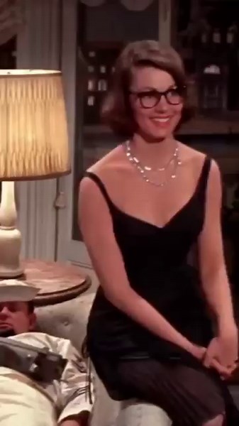A Máquina do Amor 1961 Diretor: Richard Thorpe Atores : Steve McQueen (Lt. Ferguson 'Fergie' Howard) Brigid Bazlen (Julie Fitch) Música Composta por: Leigh Harline Adaptação de: The Golden Fleecing https://www.instagram.com/reel/CvqILuvt4Yv/?igshid=MzRlODBiNWFlZA== | Cesar Felix , História do cinema e da música .