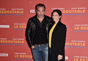 Jean Dujardin et Nathalie Péchalat : sortie amoureuse à l’avant-première du « Redoutable » - Elle