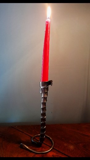 New candlestick 🔥🔥🔥 I tried this technic more than a year ago but it was a faillure. I think this candlestick is a real success for me 💪 . Be sure to follow my journey on @olivier_lorge_forge ✌️ . Nouveau chandelier 🔥🔥🔥 j'ai déjà tenté cette technique il y a plus d'un an mais c'était totalement raté... Je pense que cette fois-ci, c'est une réussite pour moi 💪 . . . . . . . . . . #candlestick #candleholder #candle #blacksmith #blacksmithlife #blacksmithing #coalforge #coal #handforged #ha