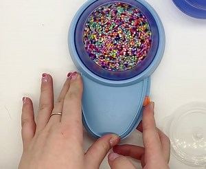 Bead Spinner, Spin Beading Bowl Loader with 2 PCS Large Eye Curved Needles, Battery Powered, Bead Loom Kit for DIY Bracelets Jewelry Making
