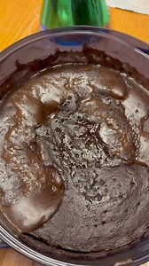 Pour la fête de Hugo, 🥳 on a fais un « lava cake » #sansgluten dans la Tupperondes. J’te tiens au courant si c’est bon 🤪🫣✌🏻 #chocolatelover #stackcooker #modedevietupp #tupperware | Mélanie Daigneault - mode de vie famille